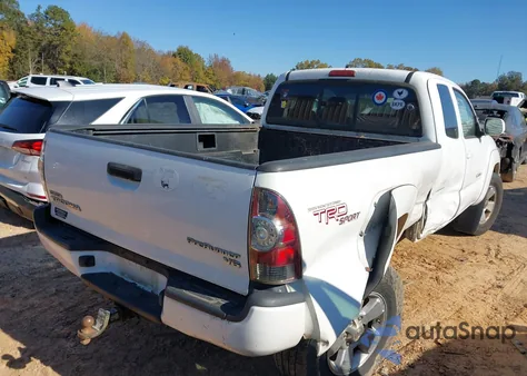 2011 Toyota Tacoma Prerunner V6 z USA, uszkodzony, nr VIN 5TFTU4GN8BX005029
